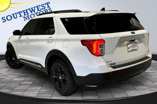 White 2022 Ford Explorer XLT