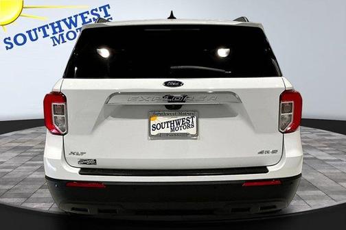 White 2022 Ford Explorer XLT