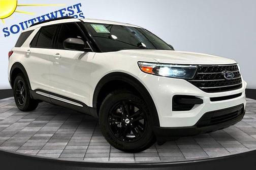 White 2022 Ford Explorer XLT