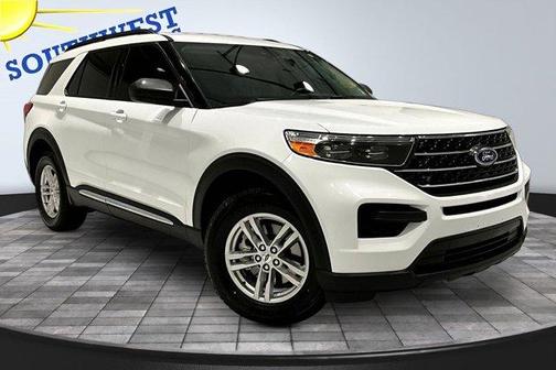 White 2022 Ford Explorer XLT