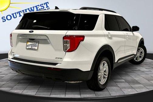 White 2022 Ford Explorer XLT