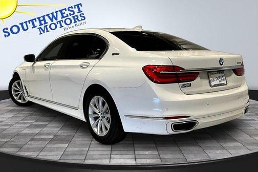 Alpine White 2018 BMW 740e xDrive iPerformance