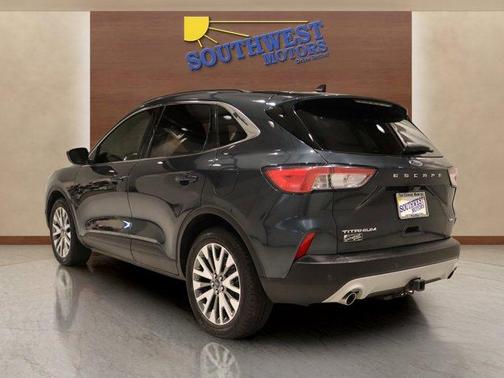 2022 Ford Escape Titanium