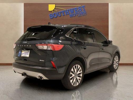 2022 Ford Escape Titanium