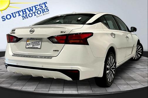 Pearl White Tricoat 2023 Nissan Altima 2.5 SV