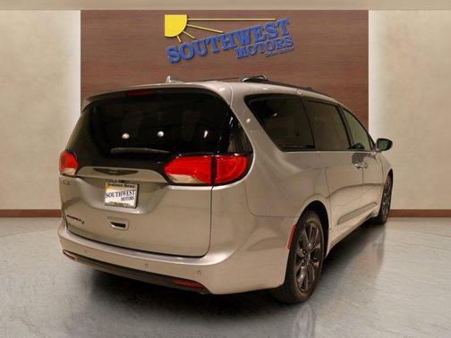 2018 Chrysler Pacifica Touring Plus