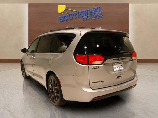 2018 Chrysler Pacifica Touring Plus