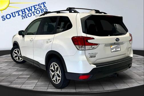 Crystal White Pearl 2022 Subaru Forester Premium