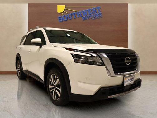 2024 Nissan Pathfinder SL