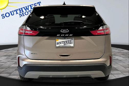 Gold 2021 Ford Edge SEL