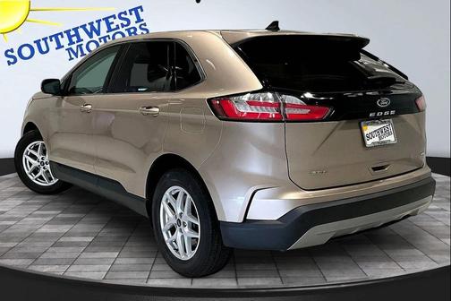 Gold 2021 Ford Edge SEL