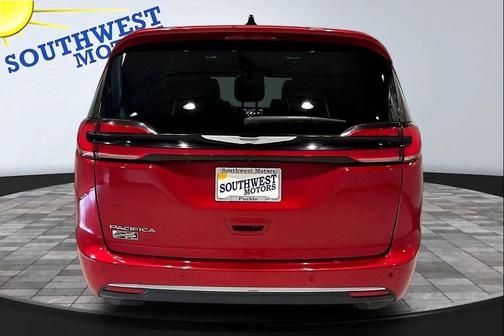 Red Hot Pearlcoat 2025 Chrysler Pacifica L