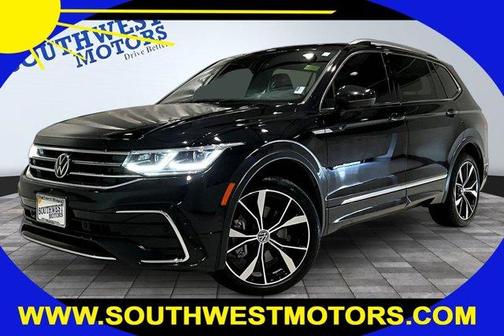 Deep Black Pearl Effect 2022 Volkswagen Tiguan 2.0T SEL R-Line