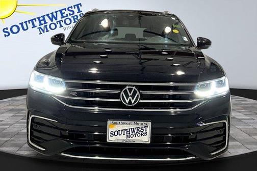 Deep Black Pearl Effect 2022 Volkswagen Tiguan 2.0T SEL R-Line