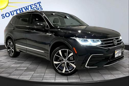 Deep Black Pearl Effect 2022 Volkswagen Tiguan 2.0T SEL R-Line