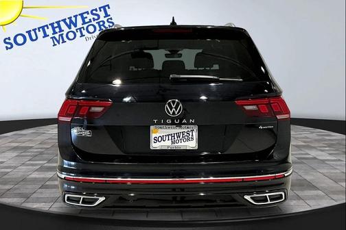 Deep Black Pearl Effect 2022 Volkswagen Tiguan 2.0T SEL R-Line