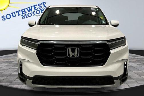 White 2023 Honda Pilot EX-L 7-Passenger