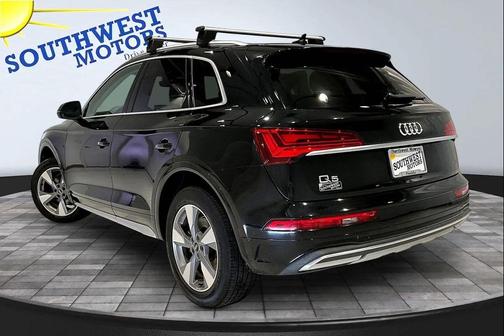 Mythos Black Metallic 2023 Audi Q5 40 Premium