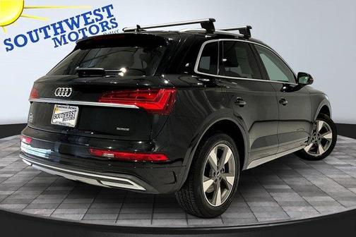 Mythos Black Metallic 2023 Audi Q5 40 Premium