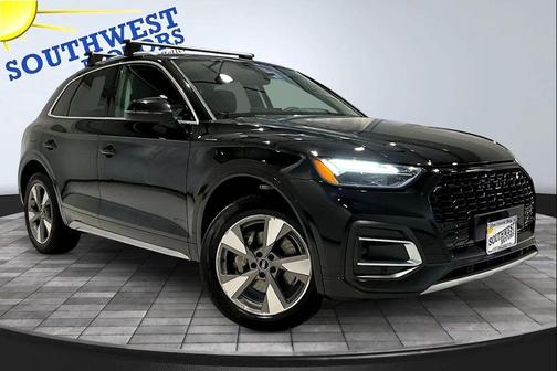 Mythos Black Metallic 2023 Audi Q5 40 Premium