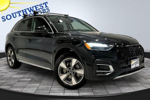 Mythos Black Metallic 2023 Audi Q5 40 Premium