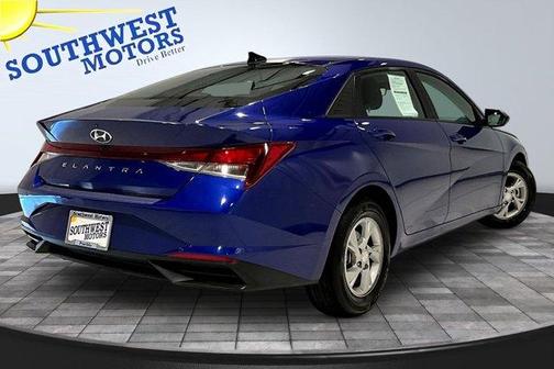 2023 Hyundai ELANTRA SE