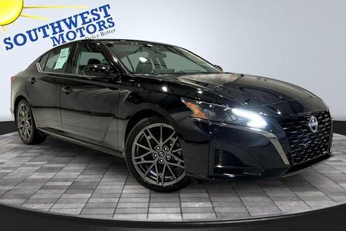 Black 2024 Nissan Altima 2.0 SR