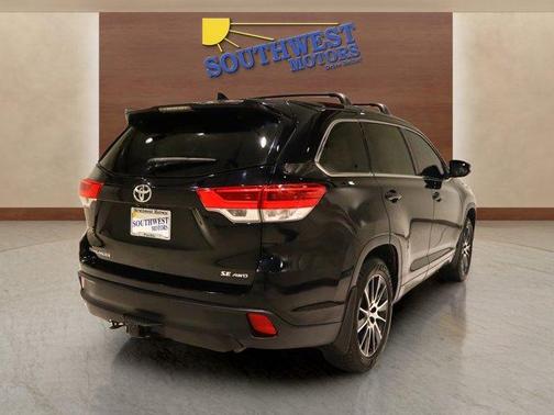 2017 Toyota Highlander SE