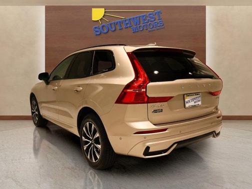 2025 Volvo XC60 B5 Plus