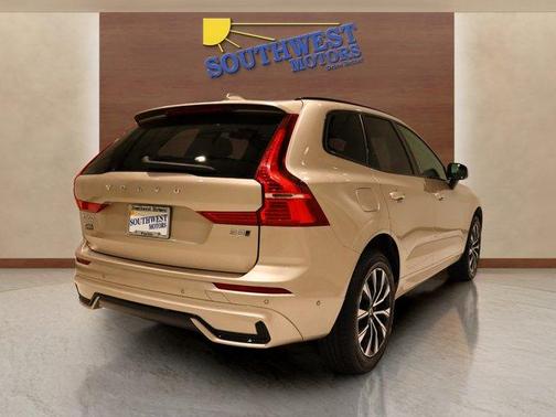 2025 Volvo XC60 B5 Plus