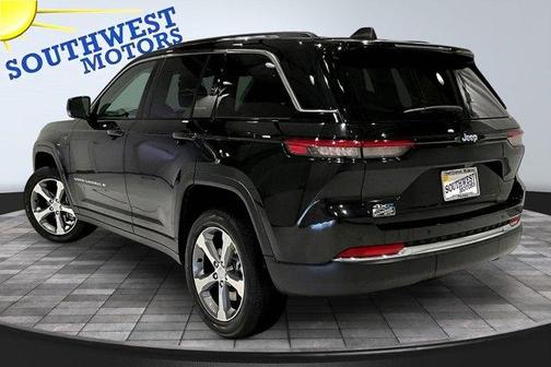 Diamond Black 2022 Jeep Grand Cherokee 4xe Base