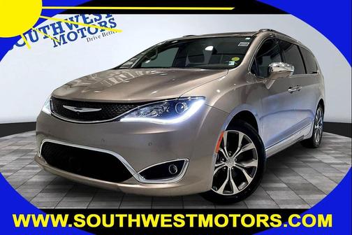 Molten Silver 2017 Chrysler Pacifica Limited