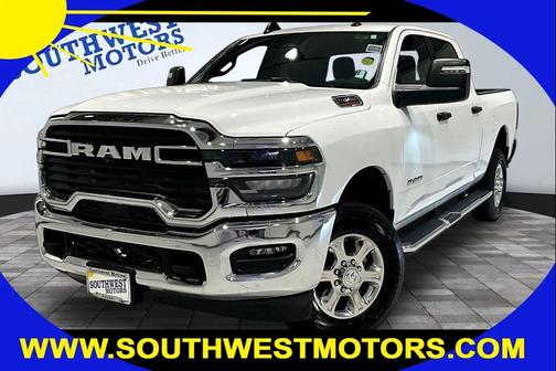 Bright White Clearcoat 2026 RAM 2500 Big Horn Crew Cab 4x4 6'4' Box