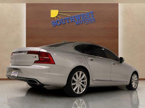 Bright Silver Metallic 2018 Volvo S90 T6 Inscription