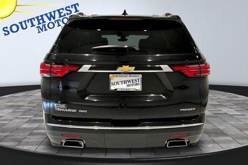 Mosaic Black Metallic 2022 Chevrolet Traverse Premier