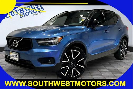 Bursting Blue Metallic 2021 Volvo XC40 T5 R-Design
