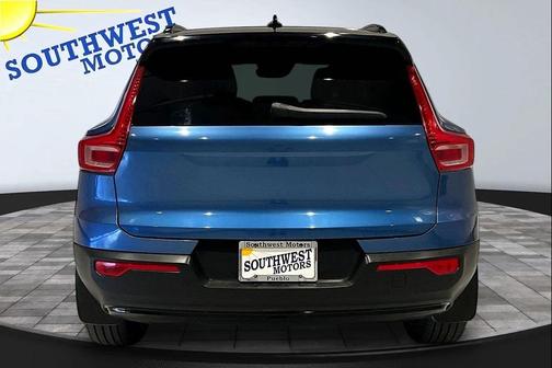 Bursting Blue Metallic 2021 Volvo XC40 T5 R-Design