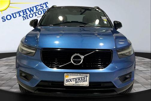 Bursting Blue Metallic 2021 Volvo XC40 T5 R-Design