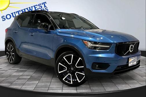 Bursting Blue Metallic 2021 Volvo XC40 T5 R-Design