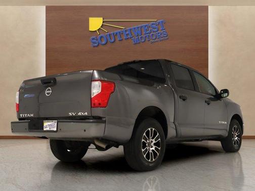 2023 Nissan Titan SV