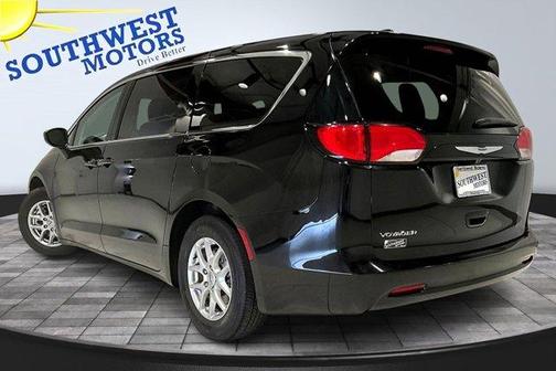 2024 Chrysler Voyager LX