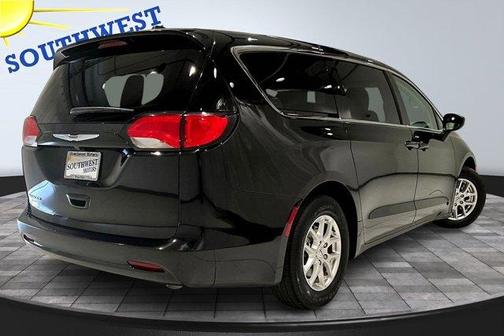 2024 Chrysler Voyager LX