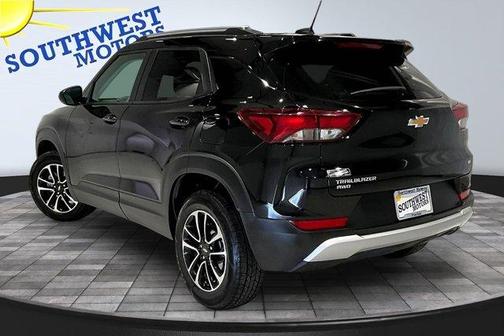 Mosaic Black Metallic 2025 Chevrolet Trailblazer LT