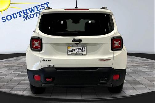 Alpine White 2016 Jeep Renegade Trailhawk