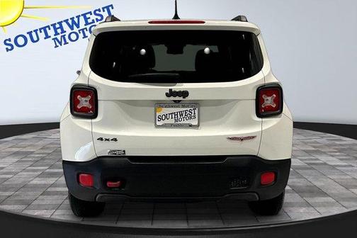Alpine White 2016 Jeep Renegade Trailhawk