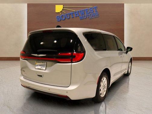 2024 Chrysler Pacifica Touring-L