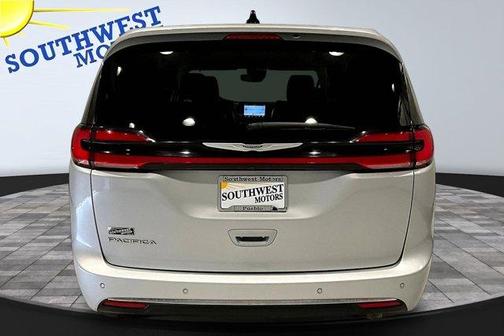 2024 Chrysler Pacifica Touring-L