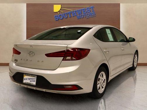 2019 Hyundai ELANTRA SE