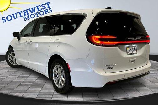 2024 Chrysler Pacifica Touring-L