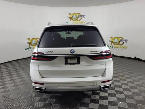 Mineral White Metallic 2024 BMW X7 xDrive40i